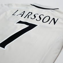 Load image into Gallery viewer, 2001/02 Larsson #7 Celtic Vintage Umbro Away Football Shirt (M)9