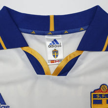 Load image into Gallery viewer, 2000/02 Larsson #20 Sweden Vintage adidas Away Football Shirt (XL) Euro 200017
