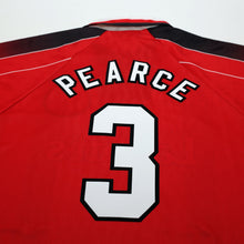 Load image into Gallery viewer, 1996/98 Pearce #3 Nottingham Forest Vintage Umbro Home Football Shirt (M)11