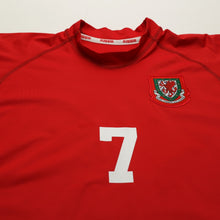 Load image into Gallery viewer, 2000/02 Earnshaw #7 Wales Vintage Kappa Home Football Shirt (M/L)6