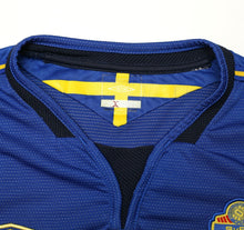 Load image into Gallery viewer, 2004/05 LARSSON #11 Sweden Vintage Umbro L/S Away Football Shirt (M)