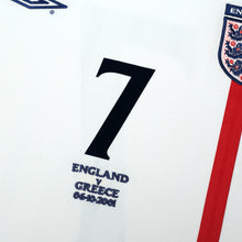 Load image into Gallery viewer, 2001/03 Beckham #7 England Vintage Umbro Home Greece Football Shirt (M)6