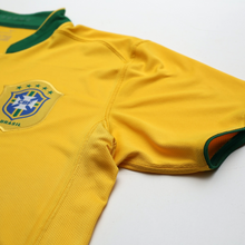 Load image into Gallery viewer, 2006/08 Kaka #8 Brazil Vintage Nike World Cup 06 Home Football Shirt (M)5