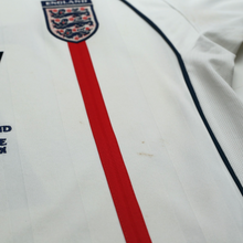 Load image into Gallery viewer, 2001/03 Beckham #7 England Vintage Umbro Home Greece Football Shirt (M)4