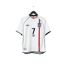 Load image into Gallery viewer, 2001/03 Beckham #7 England Vintage Umbro Home Greece Football Shirt (M)0