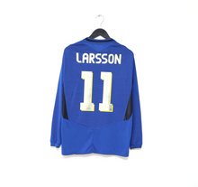 Load image into Gallery viewer, 2004/05 LARSSON #11 Sweden Vintage Umbro L/S Away Football Shirt (M)
