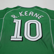 Load image into Gallery viewer, 2002/03 Robbie Keane #10 Ireland Vintage Umbro Home Football Shirt (M) 2002 WC9