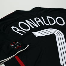 Load image into Gallery viewer, 2021/22 RONALDO #7 Manchester United adidas Teamgeist Football Shirt (M)12