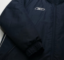 Load image into Gallery viewer, 2003/04 MANCHESTER CITY Vintage Reebok Padded Football Bench Coat Jacket (M)6