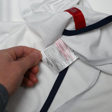 Load image into Gallery viewer, 2001/03 Beckham #7 England Vintage Umbro Home L/S Greece Football Shirt (M)