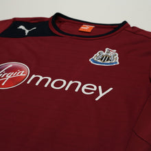 Load image into Gallery viewer, 2012/13 Ben Arfa #10 Newcastle United Vintage PUMA Away Football Shirt (M)4