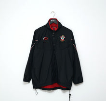 Load image into Gallery viewer, 2001/03 SOUTHAMPTON Vintage SAINTS Football Rain Coat Jacket (M) Le Tissier Era