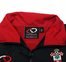 Load image into Gallery viewer, 2001/03 SOUTHAMPTON Vintage SAINTS Football Rain Coat Jacket (M) Le Tissier Era