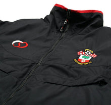 Load image into Gallery viewer, 2001/03 SOUTHAMPTON Vintage SAINTS Football Rain Coat Jacket (M) Le Tissier Era