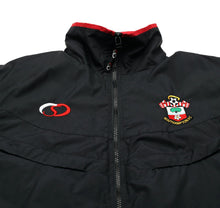 Load image into Gallery viewer, 2001/03 SOUTHAMPTON Vintage SAINTS Football Rain Coat Jacket (M) Le Tissier Era