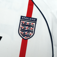 Load image into Gallery viewer, 2001/03 Beckham #7 England Vintage Umbro Home Greece Football Shirt (M)7
