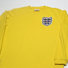 Load image into Gallery viewer, 1965/70 Gordon Banks #1 England Umbro Goalkeeper Shirt (M/L) 'Retro 1966'
