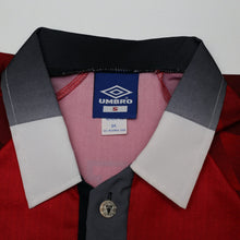 Load image into Gallery viewer, 1996/98 Cantona #7 Manchester United Vintage Umbro Home Football Shirt (S)11
