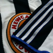 Load image into Gallery viewer, 1999/00 Shearer #9 Newcastle United Vintage adidas Home Football Shirt (S)8
