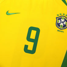 Load image into Gallery viewer, 2002/04 Ronaldo #9 Brazil Vintage Nike Home Football Shirt (S)7
