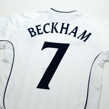 Load image into Gallery viewer, 2001/03 BECKHAM #7 England Vintage Umbro L/S Home Greece Football Shirt (S)9
