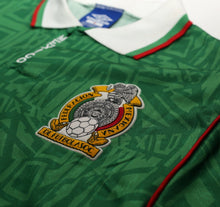 Load image into Gallery viewer, 1994 MEXICO Vintage Umbro Home Football Shirt (S) World Cup 1994
