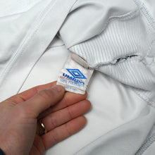Load image into Gallery viewer, 1999/01 England Vintage Umbro Home Football Shirt (M) Euro 200011
