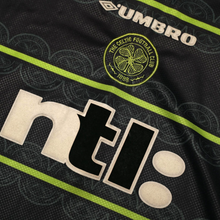 Load image into Gallery viewer, 1999/00 Viduka #36 Celtic Vintage Umbro Away Football Shirt (XL)5
