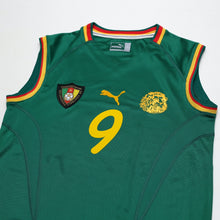Load image into Gallery viewer, 2002 Eto'o #9 Cameroon Vintage PUMA Football Shirt Vest (M) World Cup2
