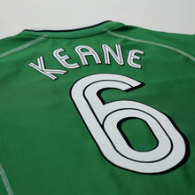 Load image into Gallery viewer, 2002/03 Keane #6 Ireland Vintage Umbro Home Football Shirt (XL)11
