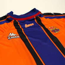 Load image into Gallery viewer, 1997/98 Barcelona Vintage Kappa Away Football Shirt (M)5
