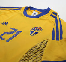 Load image into Gallery viewer, 2002/03 IBRAHIMOVIC #21 Sweden Vintage adidas WC 02 Home Football Shirt (XL)
