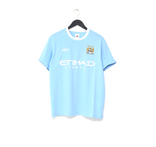 Load image into Gallery viewer, 2010/11 BALOTELLI #45 Manchester City Vintage Umbro Football Shirt (L)
