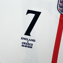 Load image into Gallery viewer, 2001/03 Beckham #7 England Vintage Umbro Home Greece Football Shirt (XL)5
