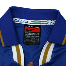Load image into Gallery viewer, 1996/97 Italy Vintage Nike Home Football Shirt (M) Euro 9610
