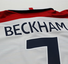 Load image into Gallery viewer, 2003/05 Beckham #7 England Vintage Umbro Home Football Shirt (XL) EURO 200410
