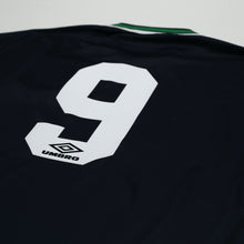 Load image into Gallery viewer, 1994/96 Van Hooijdonk #9 Celtic Vintage Umbro Away Football Shirt (L)10
