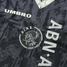 Load image into Gallery viewer, 1996/97 Kluivert #9 Ajax Vintage Umbro Away Football Shirt (M)6

