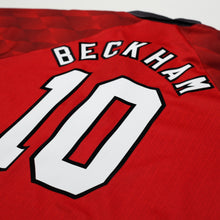 Load image into Gallery viewer, 1996/98 Beckham #10 Manchester United Vintage Umbro Home Football Shirt (L)9
