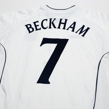 Load image into Gallery viewer, 2001/03 Beckham #7 England Vintage Umbro Home Greece Football Shirt (L)9
