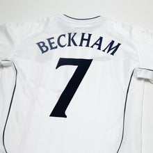 Load image into Gallery viewer, 2001/03 Beckham #7 England Vintage Umbro Home L/S Greece Football Shirt (M)

