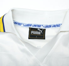 Load image into Gallery viewer, 1998/00 HASSELBAINK #9 Leeds United Vintage PUMA Home Football Shirt (L)

