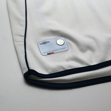 Load image into Gallery viewer, 2001/03 Beckham #7 England Vintage Umbro Home Greece Football Shirt (L)7
