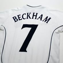 Load image into Gallery viewer, 2001/03 Beckham #7 England Vintage Umbro L/S Home Greece Football Shirt (S)9

