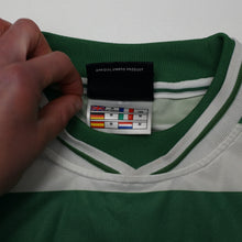 Load image into Gallery viewer, 1999/01 Moravick #25 Celtic Vintage Umbro Home Football Shirt (M)14
