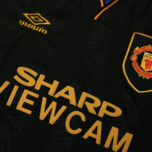 Load image into Gallery viewer, 1993/95 Cantona #7 Manchester United Vintage Umbro Away Football Shirt (S)
