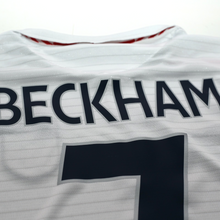 Load image into Gallery viewer, 2005/07 Beckham #7 England Vintage Umbro Home Football Shirt (L) WC 200611
