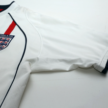 Load image into Gallery viewer, 2001/03 Beckham #7 England Vintage Umbro Home Greece Football Shirt (M)5
