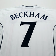 Load image into Gallery viewer, 2001/03 BECKHAM #7 England Vintage Umbro L/S Home Greece Football Shirt (S)10
