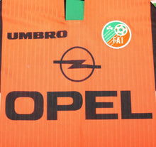 Load image into Gallery viewer, 1997/98 KEANE #6 Ireland Vintage Umbro Away Football Shirt (L)

